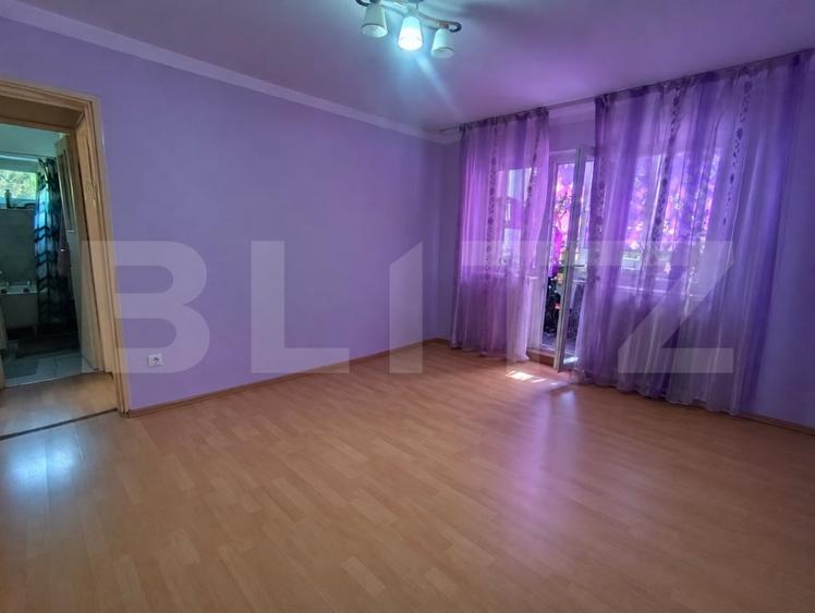 Apartament cu 3 camere semidecomandat, mobilat în Minerul