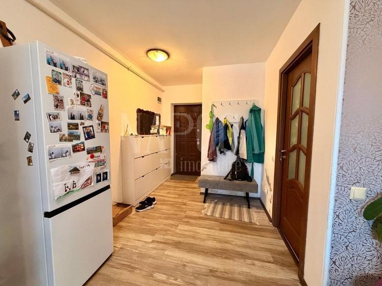 Apartament cu 3 camere semidecomandat în Florești