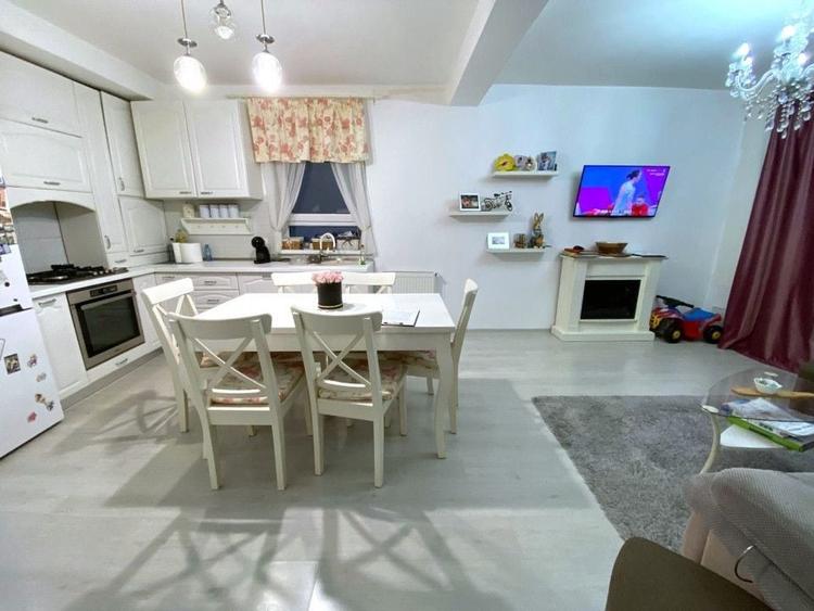 Apartament cu 3 camere semidecomandat, mobilat în Șelimbăr