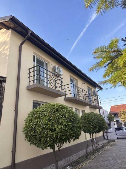 Casă cu 4 camere cu Teren 400 Mp în Central