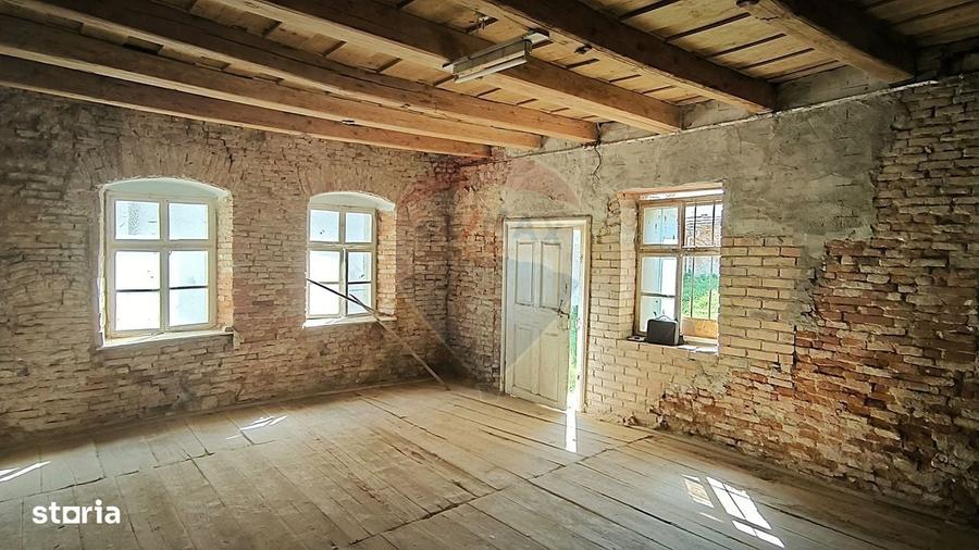 Casă cu 4 camere cu Teren 1694 Mp în Biertan