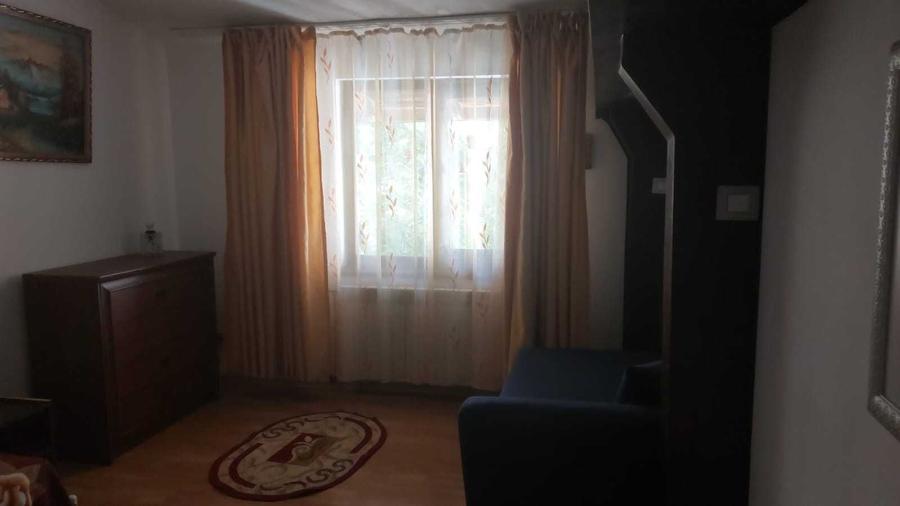 Apartament cu 3 camere semidecomandat în Aleea Tudor Neculai