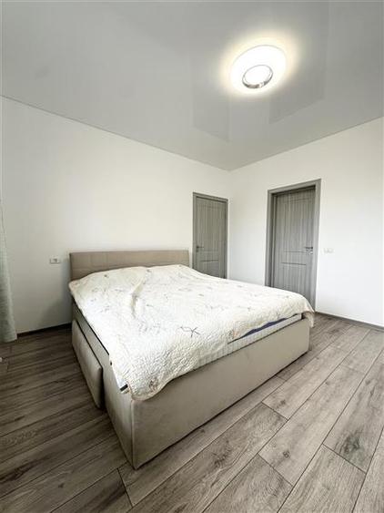 Apartament cu 3 camere semidecomandat, mobilat în Nord