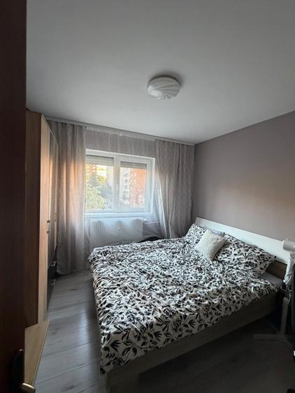 Apartament cu 3 camere semidecomandat în Rogerius