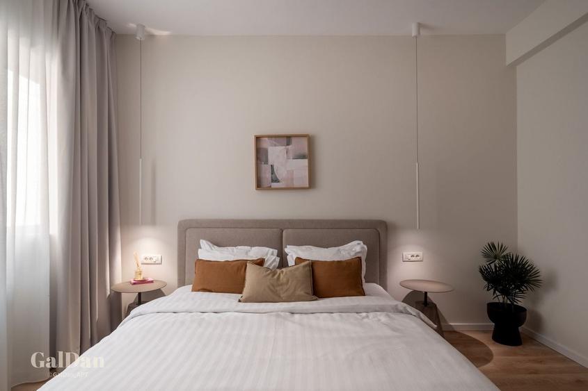 Apartament cu 4 camere semidecomandat, mobilat în P-ța Universității
