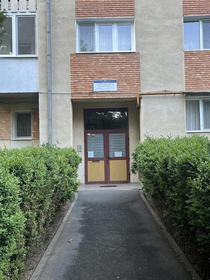 Apartament cu 2 camere decomandat în Lenin