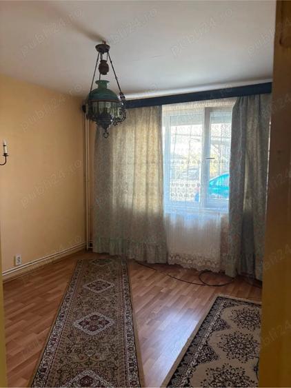 Apartament cu 3 camere decomandat, mobilat în Central
