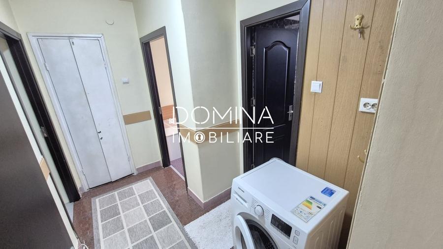 Apartament cu 3 camere semidecomandat, mobilat în 1 Mai