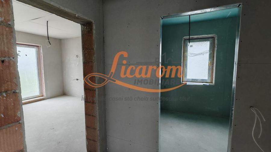 Casă individuală cu 4 camere cu Canalizare în Cristian