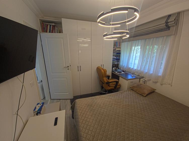 Apartament cu 4 camere semidecomandat în Tomis Nord