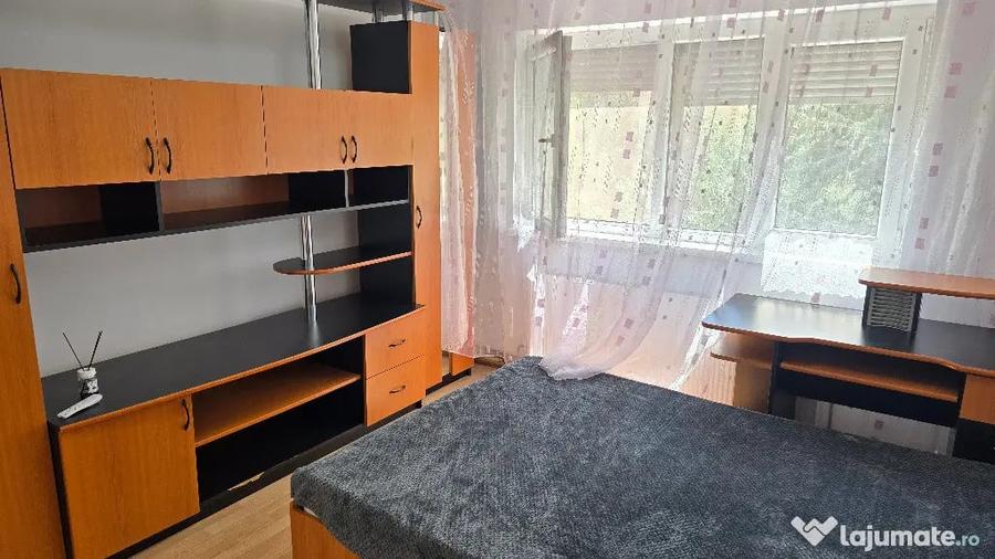 Apartament cu 2 camere decomandat în Piața Centrală