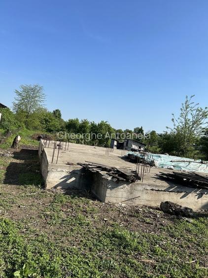 Teren intravilan cu fundatie si beci, Cocorasti Grind Prahova