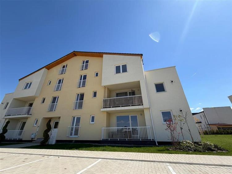 Apartament cu 3 camere decomandat în Sânpetru