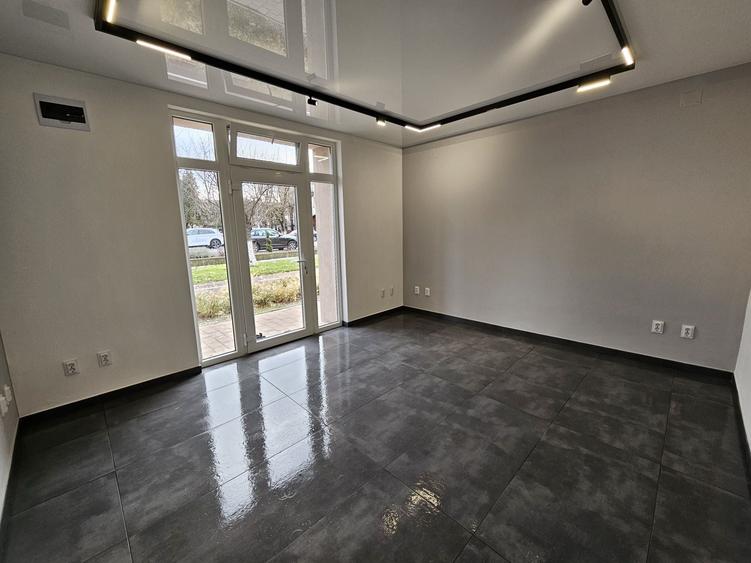 Spațiu comercial, de 24 mp, în Central