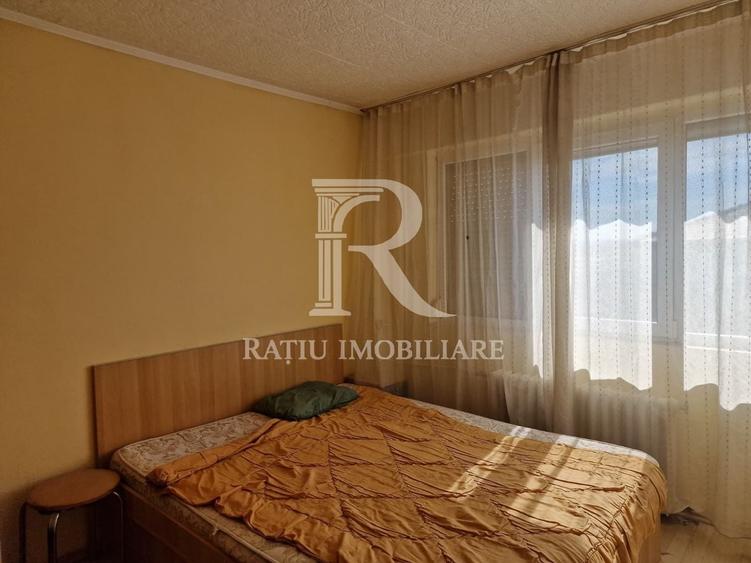Apartament cu 3 camere decomandat, mobilat în Nufărul