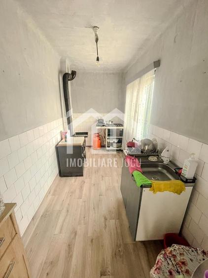 Casă individuală cu 2 camere cu Canalizare în Jucu de Sus