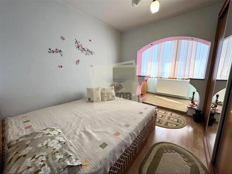 Apartament cu 3 camere decomandat, mobilat în Valea Aurie