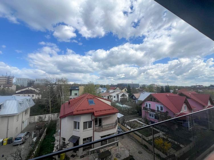 Apartament cu 3 camere semidecomandat, mobilat în Iancu Nicolae