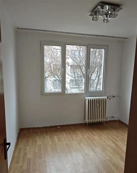 Apartament cu 3 camere semidecomandat, mobilat în Berceni