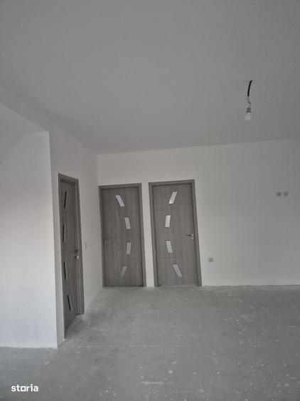 Casă cu 4 camere în Lumina
