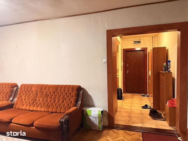 Apartament cu 3 camere semidecomandat în Olimpia-Stadion