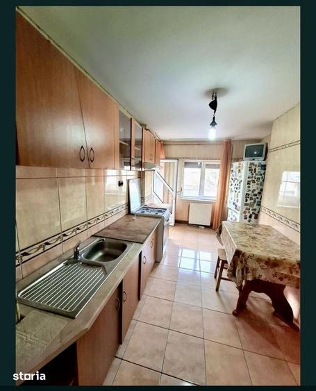 Apartament cu 4 camere decomandat, mobilat în Central