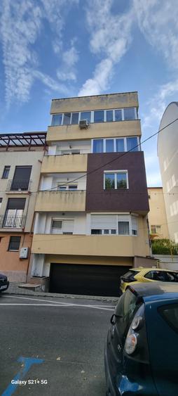 Apartament cu 3 camere decomandat în Dorobanți