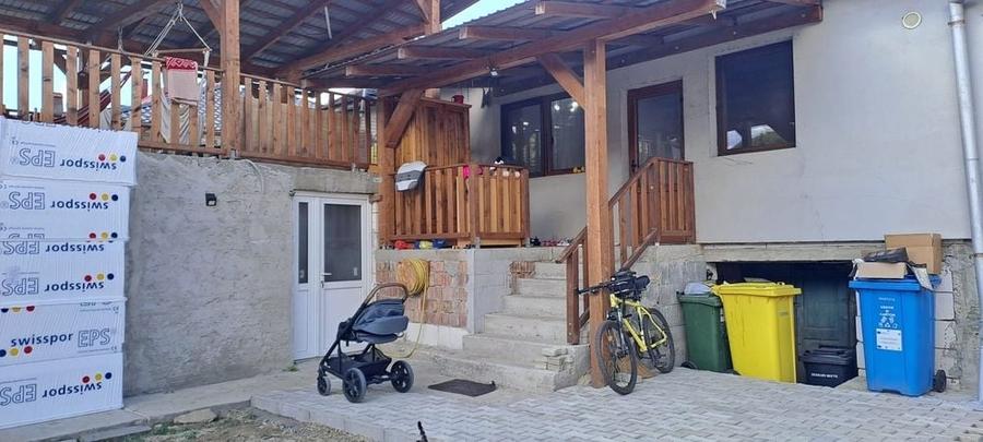 Casă cu 4 camere în Rebrișoara