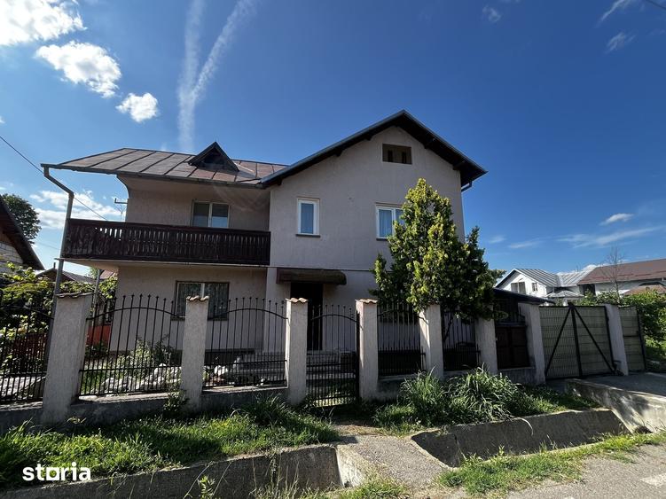 Casă cu 5 camere cu Teren 500 Mp în Priseaca