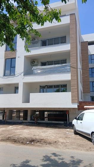 Apartament cu 2 camere decomandat în Titan