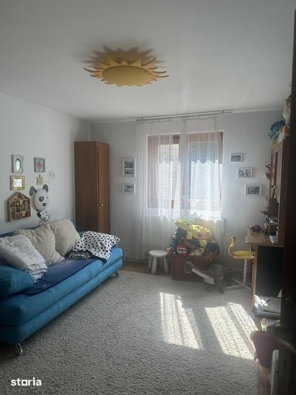 Casă cu 8 camere cu Teren 1300 Mp în Poiana