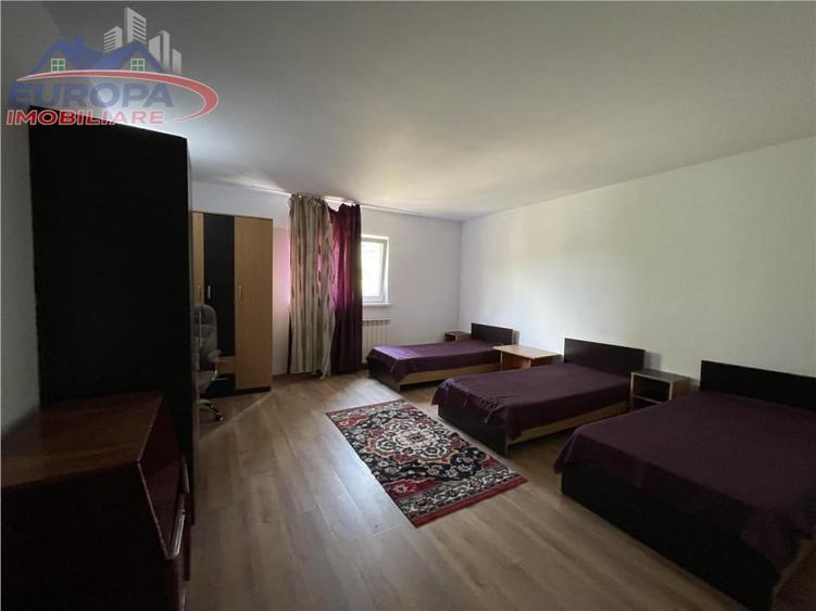 Casă cu 10 camere cu Teren 300 Mp în Dallas