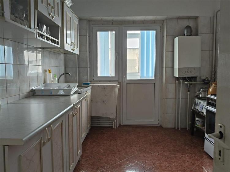 Apartament cu 3 camere decomandat în Barieră