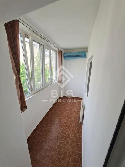 Apartament cu 4 camere decomandat în Independenței