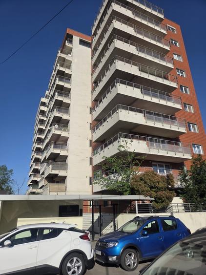 Apartament cu 3 camere decomandat, mobilat în Tei