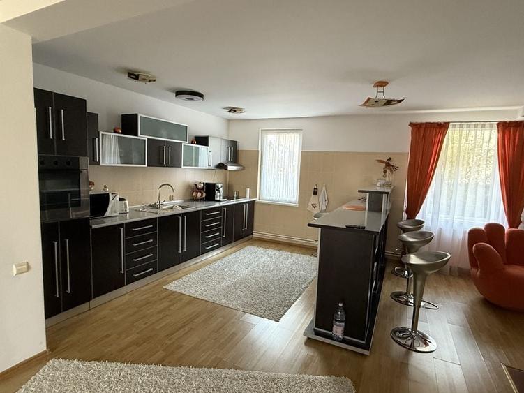 Casă cu 4 camere în Cristian