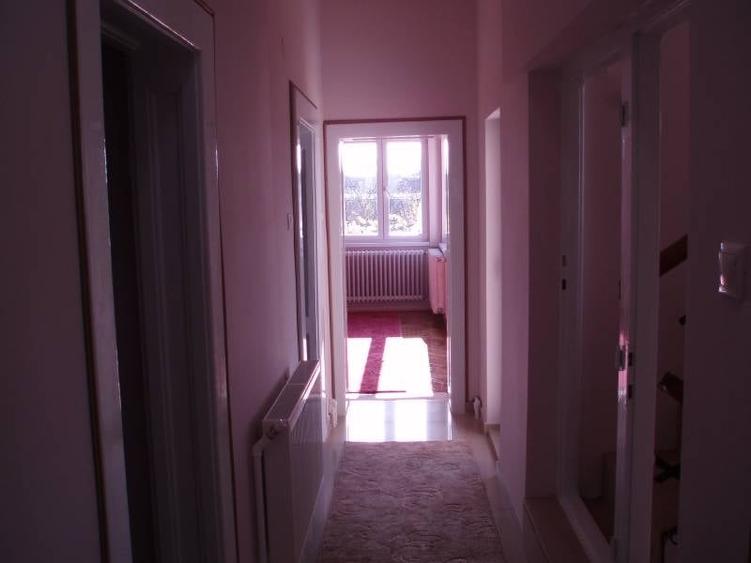 Casă cu 6 camere cu Canalizare în Ultracentral