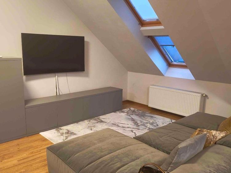 Apartament cu 3 camere decomandat, mobilat în Bună Ziua