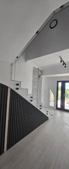 Casă cu 4 camere în Exterior Vest