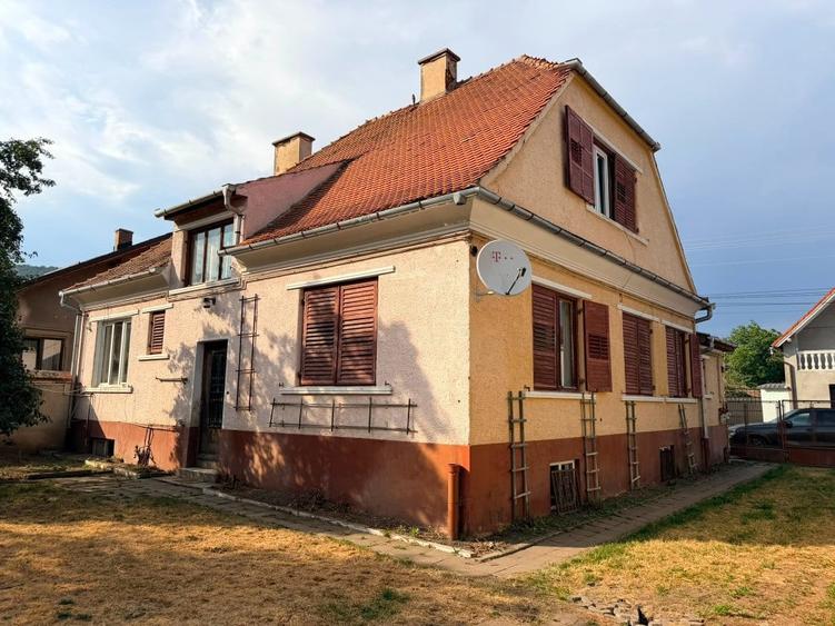 Vand Casa - Codlea, str.T.Vladimirescu, nr.9 jud. Brasov - 7 camere - 7