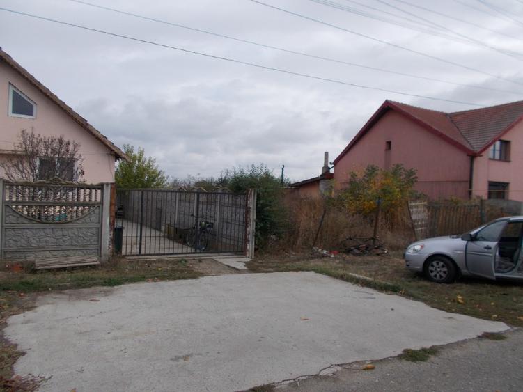 Teren Construcții intravilan de 974 mp, în Parța