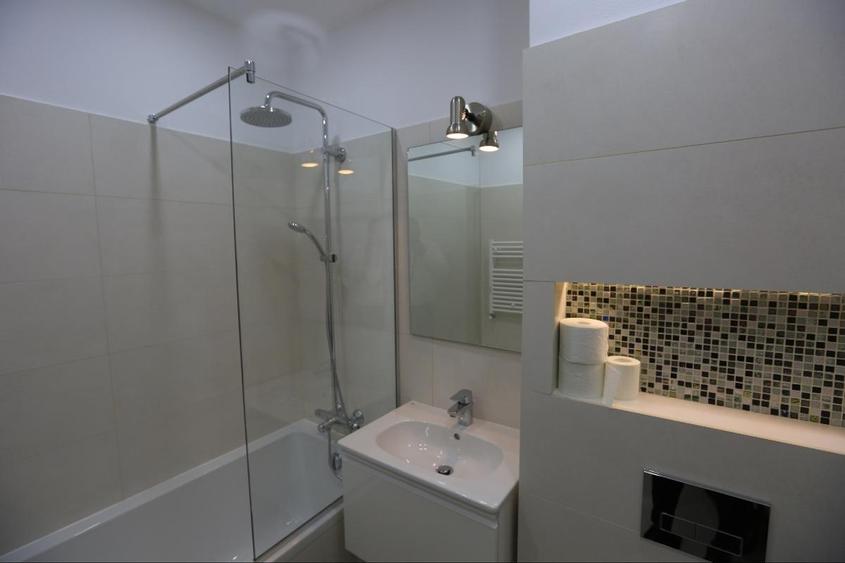 Apartament cu 2 camere semidecomandat, mobilat în Banu Manta