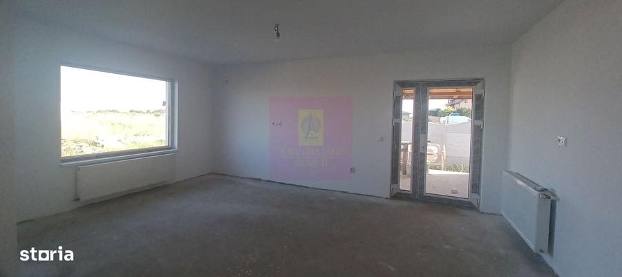 Casă cu 3 camere în Săbăreni