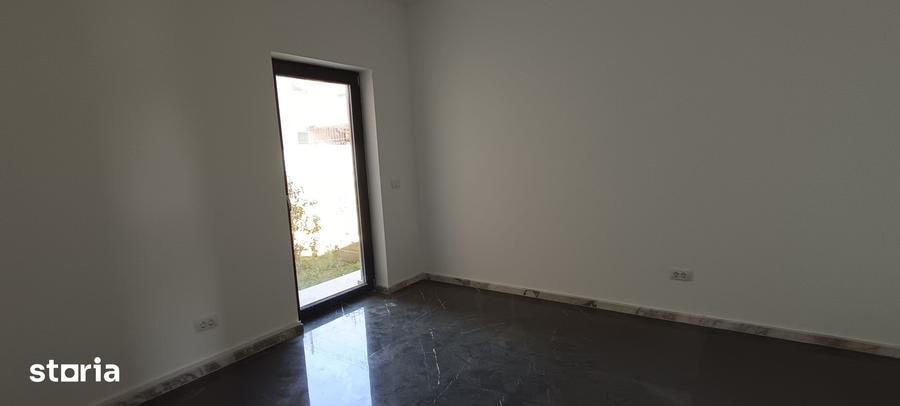 Casă cu 4 camere cu Teren 378 Mp în Malu Mare