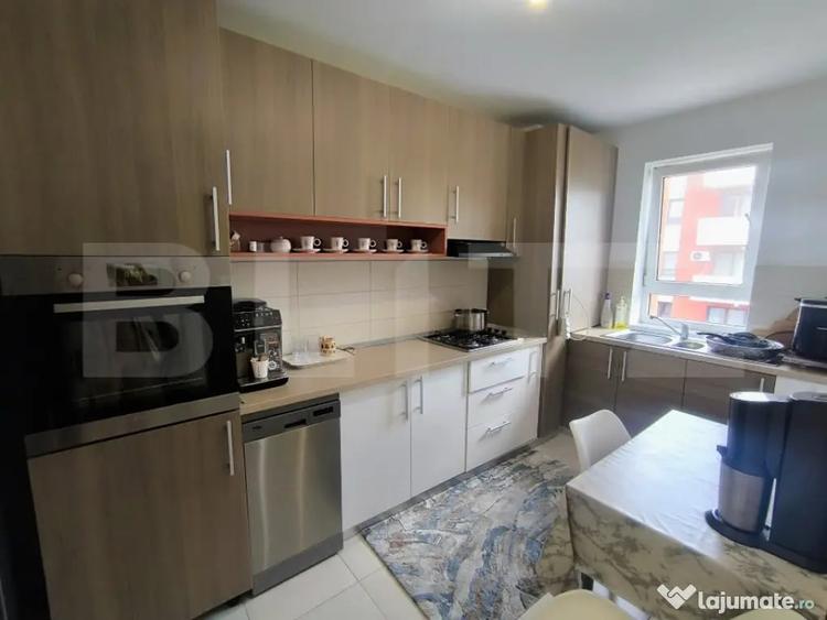 Apartament cu 5 camere decomandat în Avantgarden