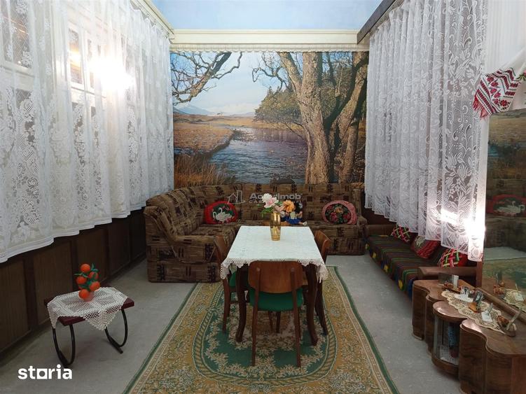 Casă cu Teren 1439 Mp în Ciclova Română