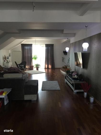 Casă cu 4 camere decomandat în Trivale