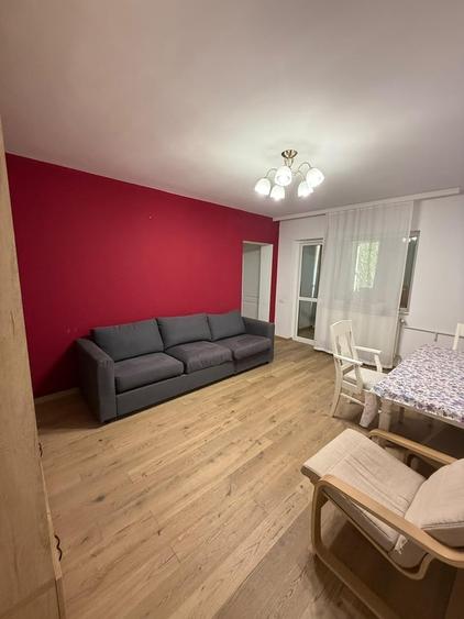 Apartament cu 3 camere semidecomandat în Domenii