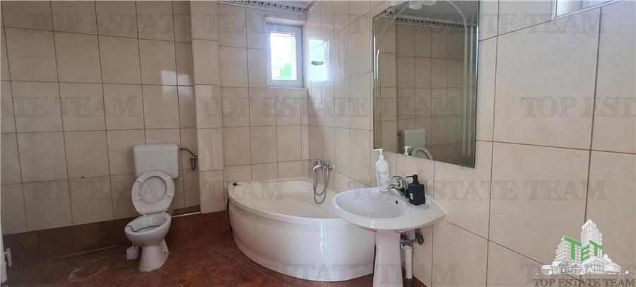 Casă individuală cu 9 camere cu Teren 358 Mp în Domenii