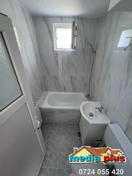 Apartament cu 3 camere semidecomandat în Micro 40